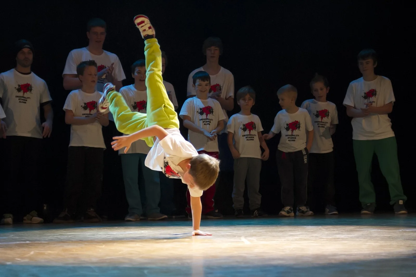 Plesni klub Bit – naslovna fotografija